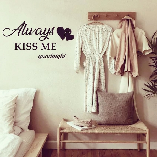 استیکر دیواری بوسه Kiss me؛ کد 630