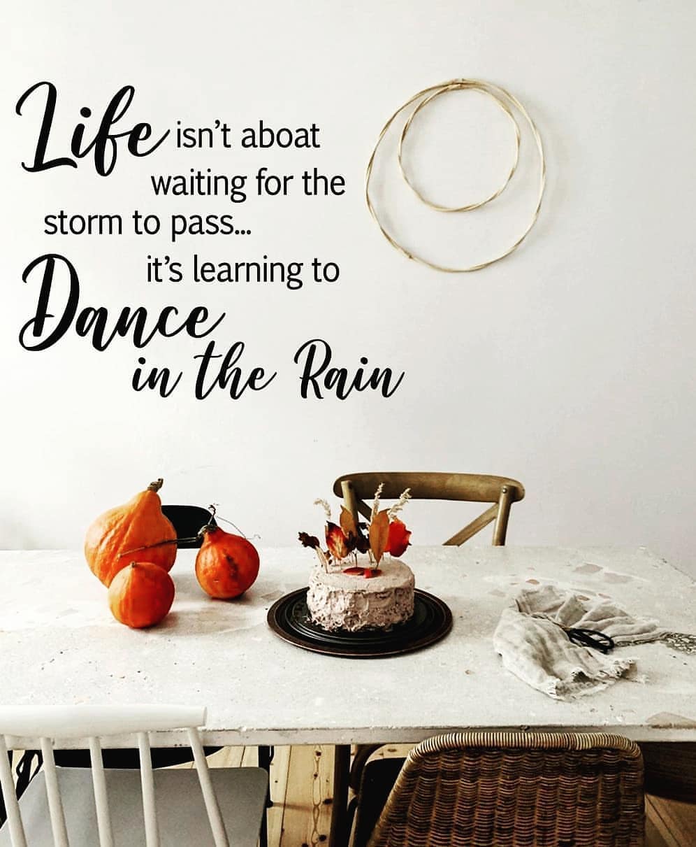  تابلو دیواری رقص در باران پروفایل رقصیدن بارانlife is learning Dance in the rain